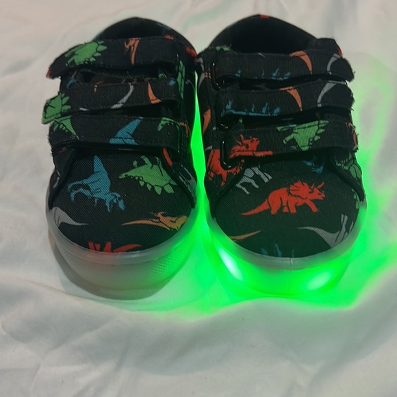 Little boys fab kids Velcro dinasour sneakers - Picture 4 of 5